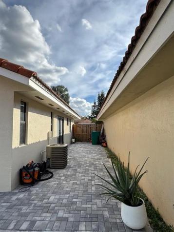 8455 NW 190th Terrace Hialeah FL 33015