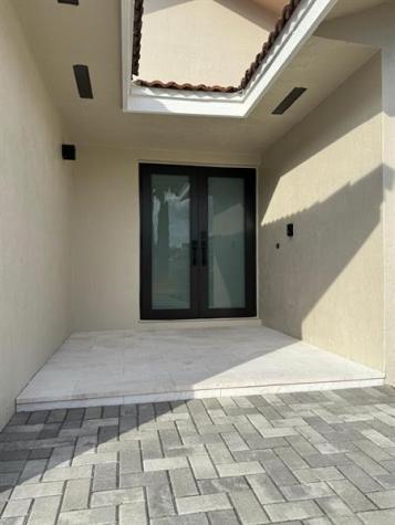 8455 NW 190th Terrace Hialeah FL 33015