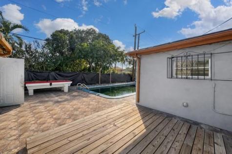 1230 NE 205th Terrace Miami FL 33179