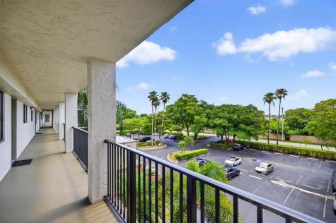 2112 S Cypress Bend Drive Pompano Beach FL 33069