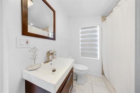 5921 NE 1st Avenue Oakland Park FL 33334