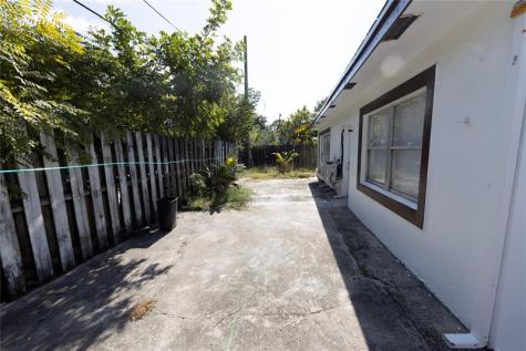 2510 NE 3rd Avenue Pompano Beach FL 33064