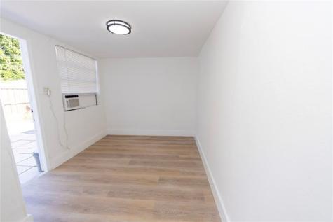 2510 NE 3rd Avenue Pompano Beach FL 33064