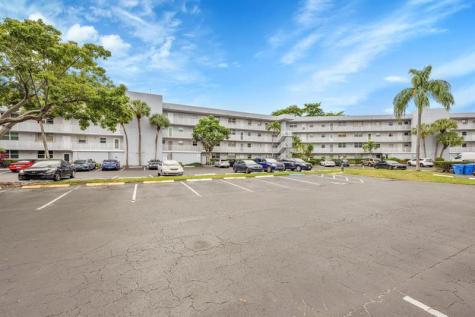 118 Royal Park Drive Oakland Park FL 33309