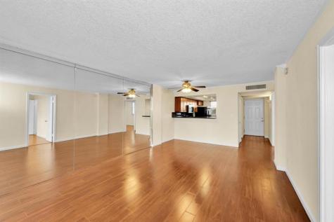118 Royal Park Drive Oakland Park FL 33309