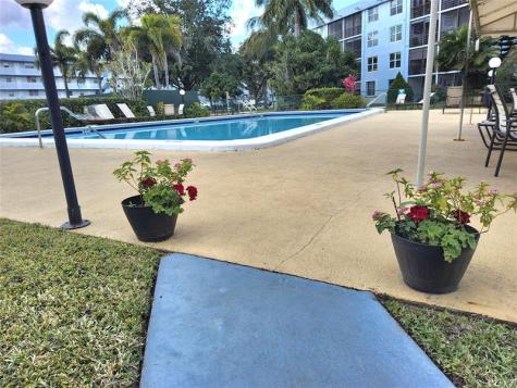 112 Royal Park Drive Oakland Park FL 33309
