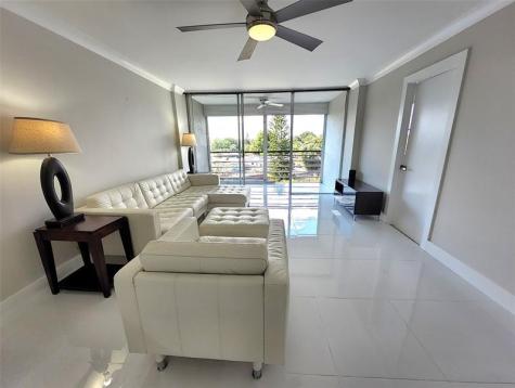 112 Royal Park Drive Oakland Park FL 33309