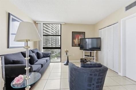 3675 N Country Club Drive Aventura FL 33180