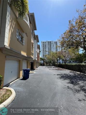 2710 NE 184th Terrace Aventura FL 33160
