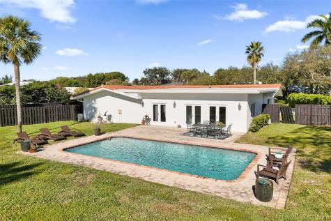 26 Cayuga Road Sea Ranch Lakes FL 33308