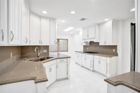 26 Cayuga Road Sea Ranch Lakes FL 33308