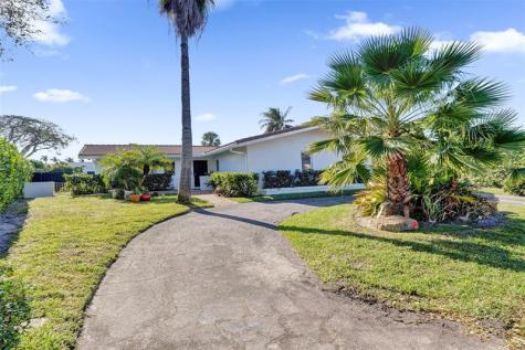 26 Cayuga Road Sea Ranch Lakes FL 33308
