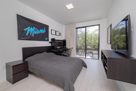 6864 SW 80th Street Miami FL 33143