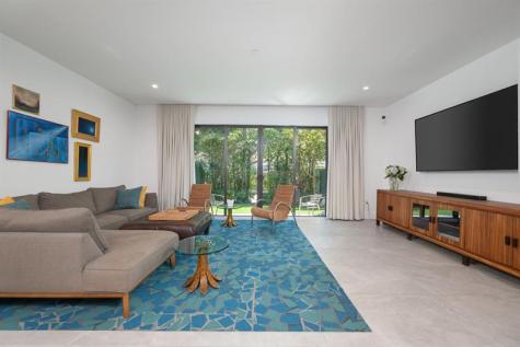 6864 SW 80th Street Miami FL 33143