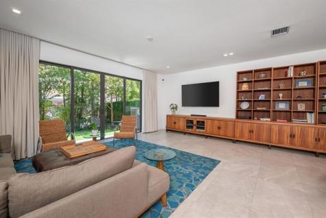 6864 SW 80th Street Miami FL 33143
