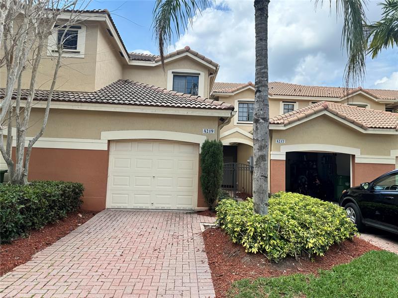 4219 SE Vineyard Weston FL 33332