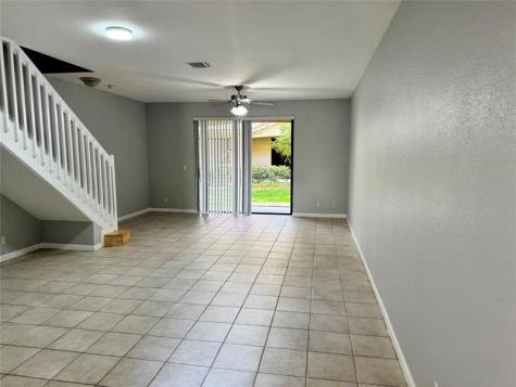 4219 SE Vineyard Weston FL 33332