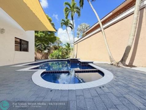 10661 NW 17th Place Plantation FL 33322