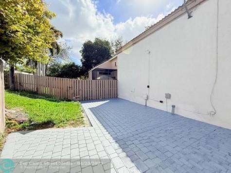 10661 NW 17th Place Plantation FL 33322