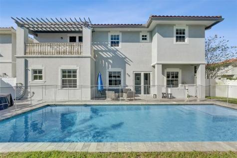 3534 Forest View Creek Dania Beach FL 33312