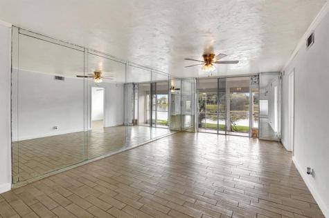 9400 N Hollybrook Lake Drive Pembroke Pines FL 33025
