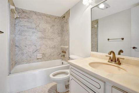 9400 N Hollybrook Lake Drive Pembroke Pines FL 33025