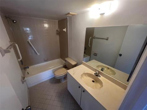 208 Lake Pointe Drive Oakland Park FL 33309