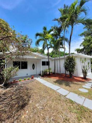 2823 Polk Street Hollywood FL 33020