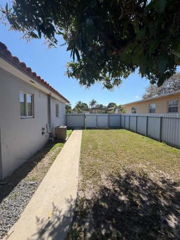 2815 Van Buren Hollywood FL 33020
