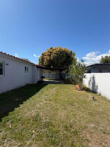 2815 Van Buren Hollywood FL 33020