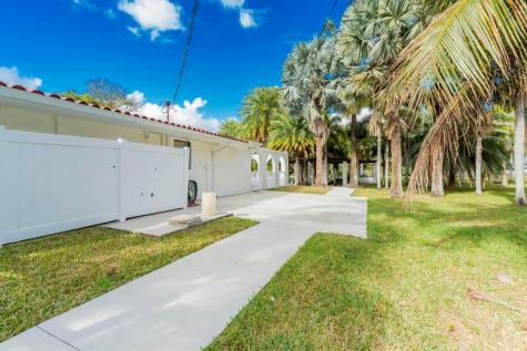 18201 SW 70th Place Southwest Ranches FL 33331