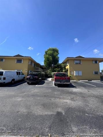 890 NW 39th Street Oakland Park FL 33309