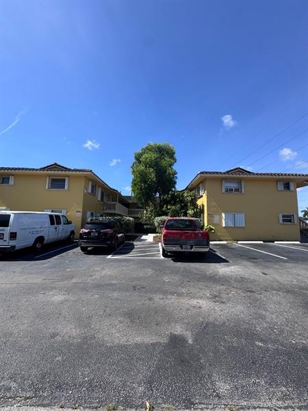 890 NW 39th Street Oakland Park FL 33309