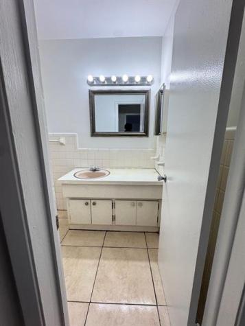 890 NW 39th Street Oakland Park FL 33309
