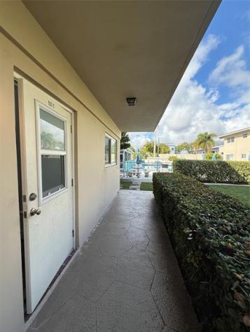 2121 NE 42nd Court Lighthouse Point FL 33064