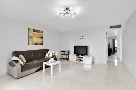 906 Normandy S Delray Beach FL 33484