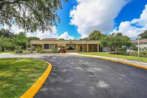 719 Gardens Drive Pompano Beach FL 33069