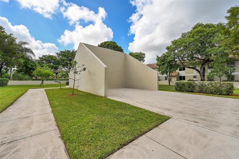 719 Gardens Drive Pompano Beach FL 33069