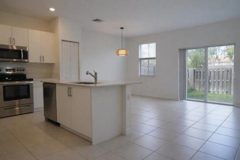 11833 NW 47th Manor Coral Springs FL 33076