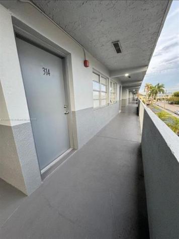 11195 SW 1st Street Miami FL 33174