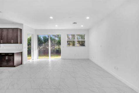 6947 Pines Circle Coconut Creek FL 33073