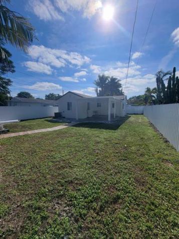 2207 Taft Street Hollywood FL 33020