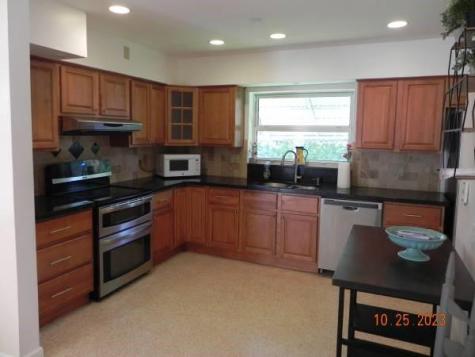 819 N Highland Drive Hollywood FL 33021