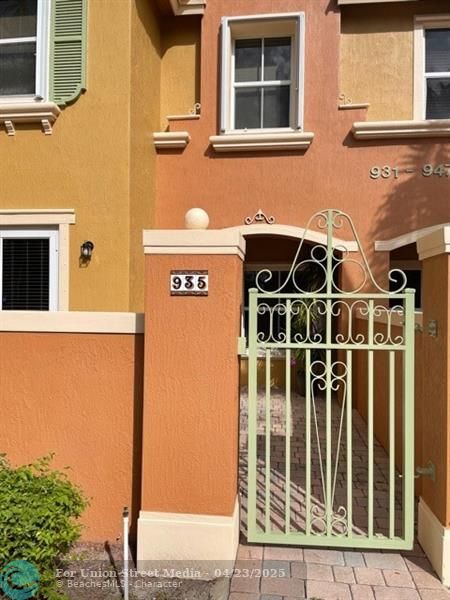 143 SW Terrace Pembroke Pines FL 33027