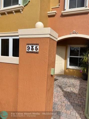 143 SW Terrace Pembroke Pines FL 33027