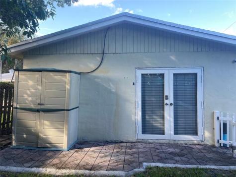 536 NW 45th Street Oakland Park FL 33309