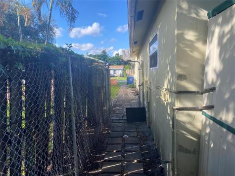 536 NW 45th Street Oakland Park FL 33309