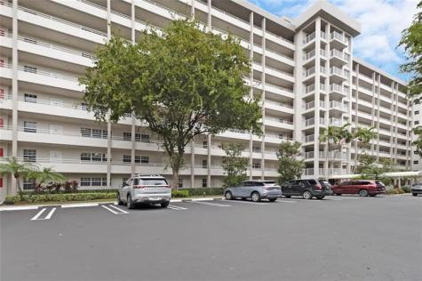 605 Oaks Drive Pompano Beach FL 33069