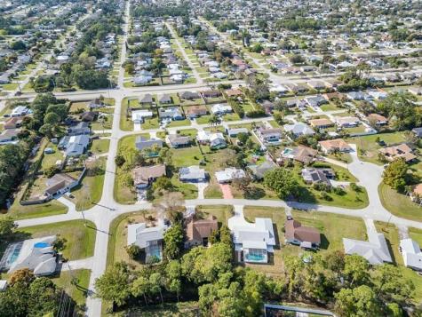 210 SE Crosspoint Drive Port St Lucie FL 34983
