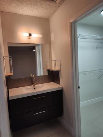 5140 SW 40th Avenue Dania Beach FL 33314